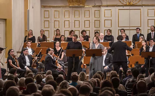 Myslivečkovo oratorium Abrahám a Izák zaznělo poprvé na Salcburském festivalu. Ohlas provedení byl bouřlivý