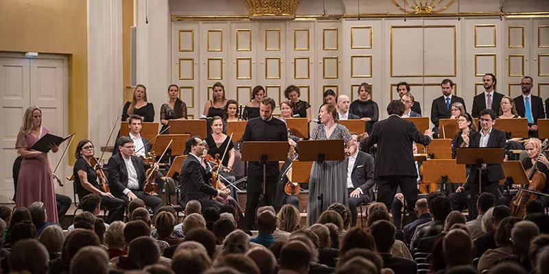 Myslivečkovo oratorium Abrahám a Izák zaznělo poprvé na Salcburském festivalu. Ohlas provedení byl bouřlivý